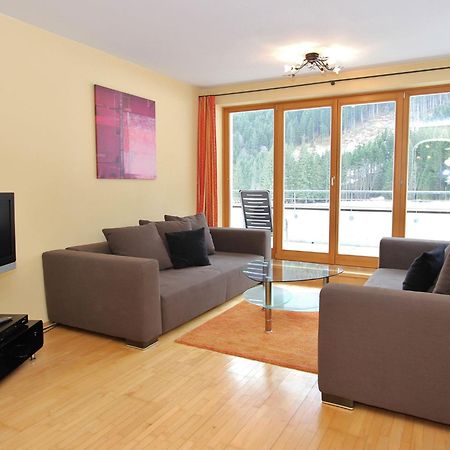 Large Chalet Apartment In Saalbach Hinterglemm Esterno foto