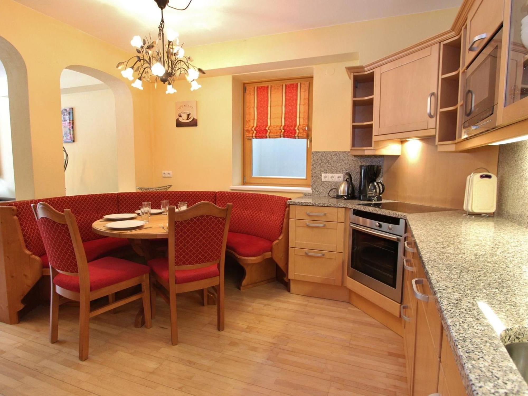 Large Chalet Apartment In Saalbach Hinterglemm Esterno foto