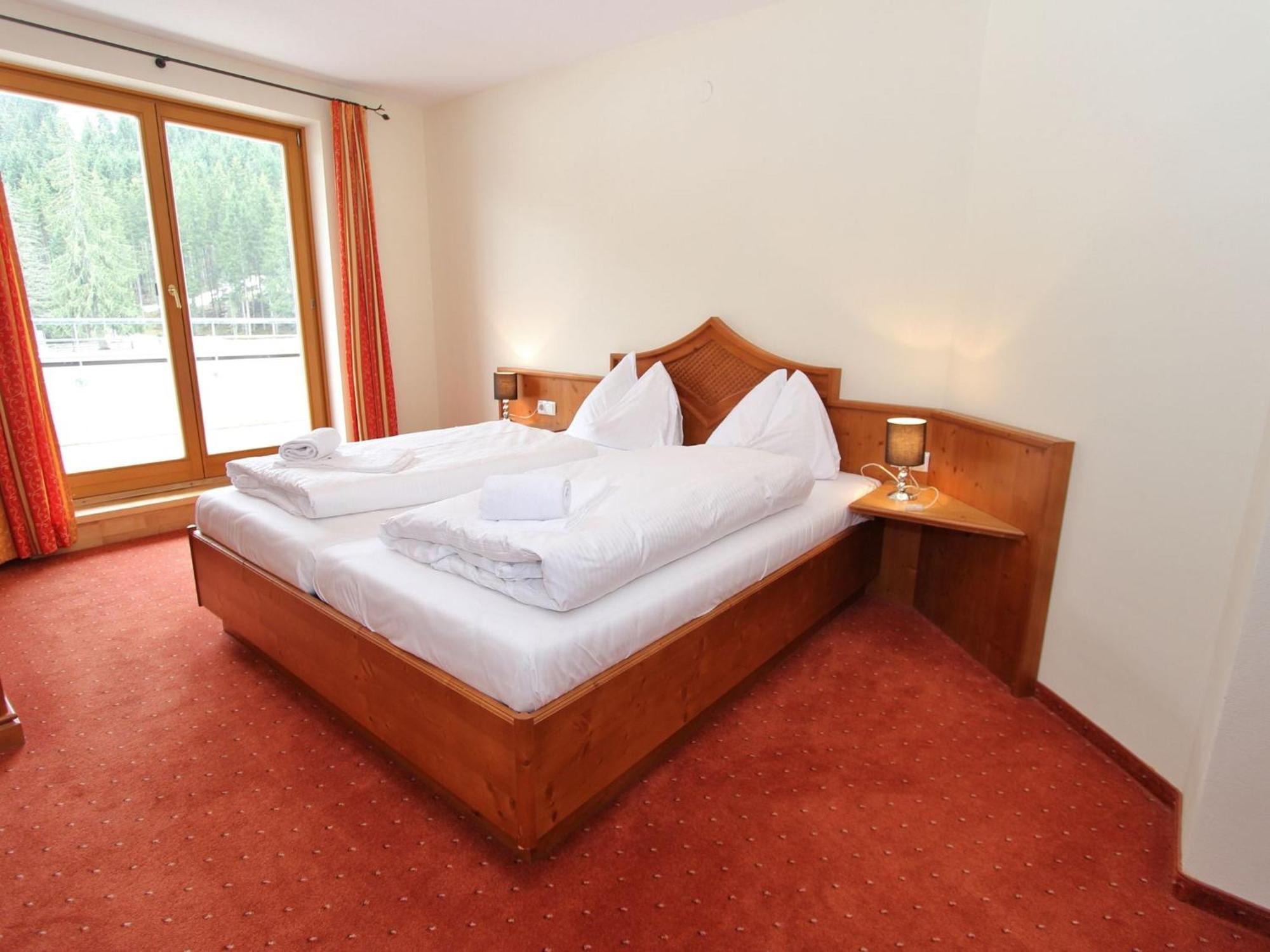 Large Chalet Apartment In Saalbach Hinterglemm Esterno foto