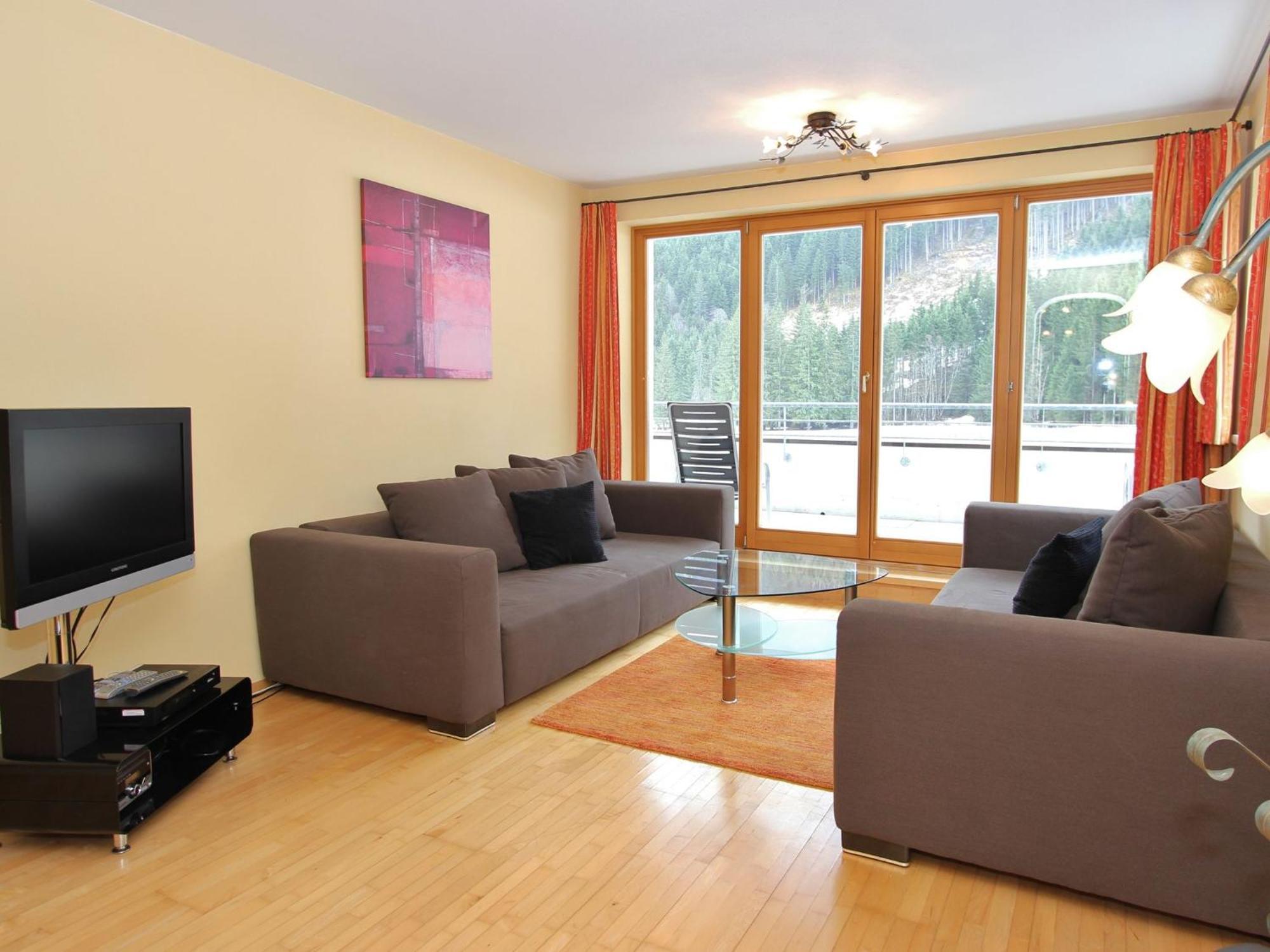 Large Chalet Apartment In Saalbach Hinterglemm Esterno foto