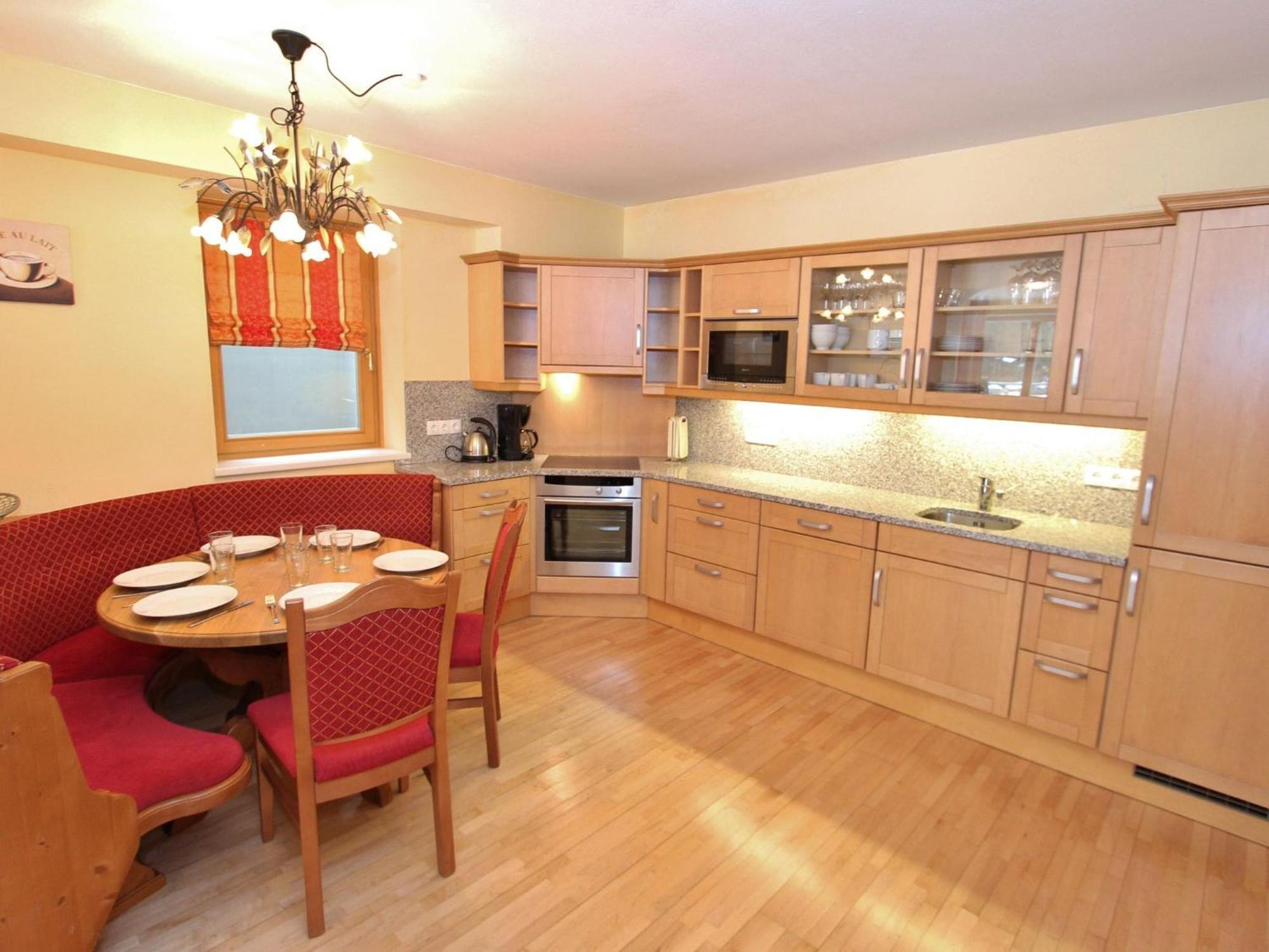 Large Chalet Apartment In Saalbach Hinterglemm Esterno foto
