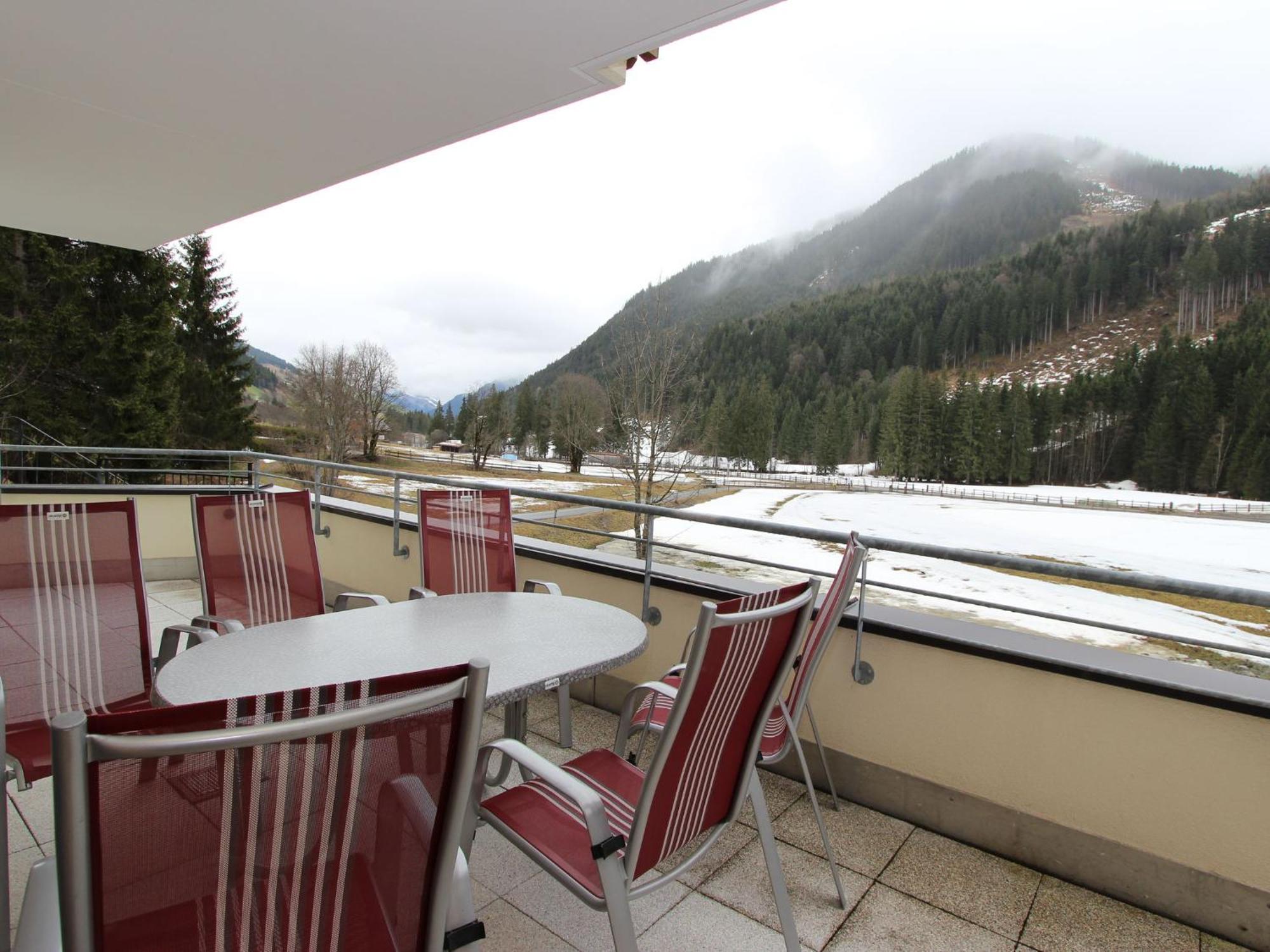 Large Chalet Apartment In Saalbach Hinterglemm Esterno foto